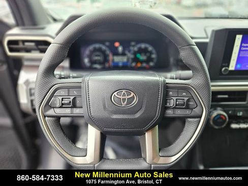 Used 2024 Toyota Tacoma TRD Off-Road image 25