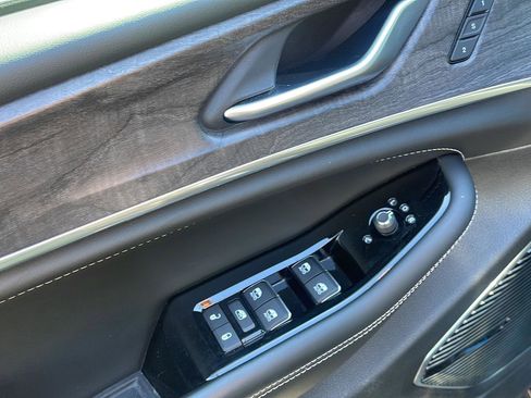 Used 2023 Jeep Grand Cherokee Overland w/ Adv Protech Group III image 12