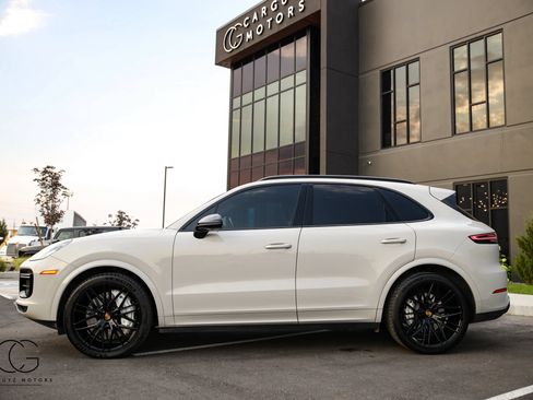 Used 2021 Porsche Cayenne Turbo AWD/4WD image 11