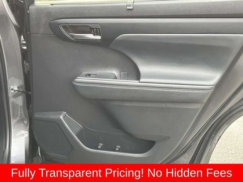 Used 2022 Toyota Highlander XSE AWD/4WD image 21