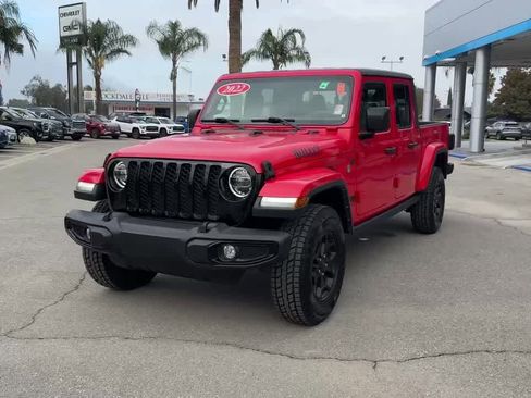 Used 2022 Jeep Gladiator Sport image 3