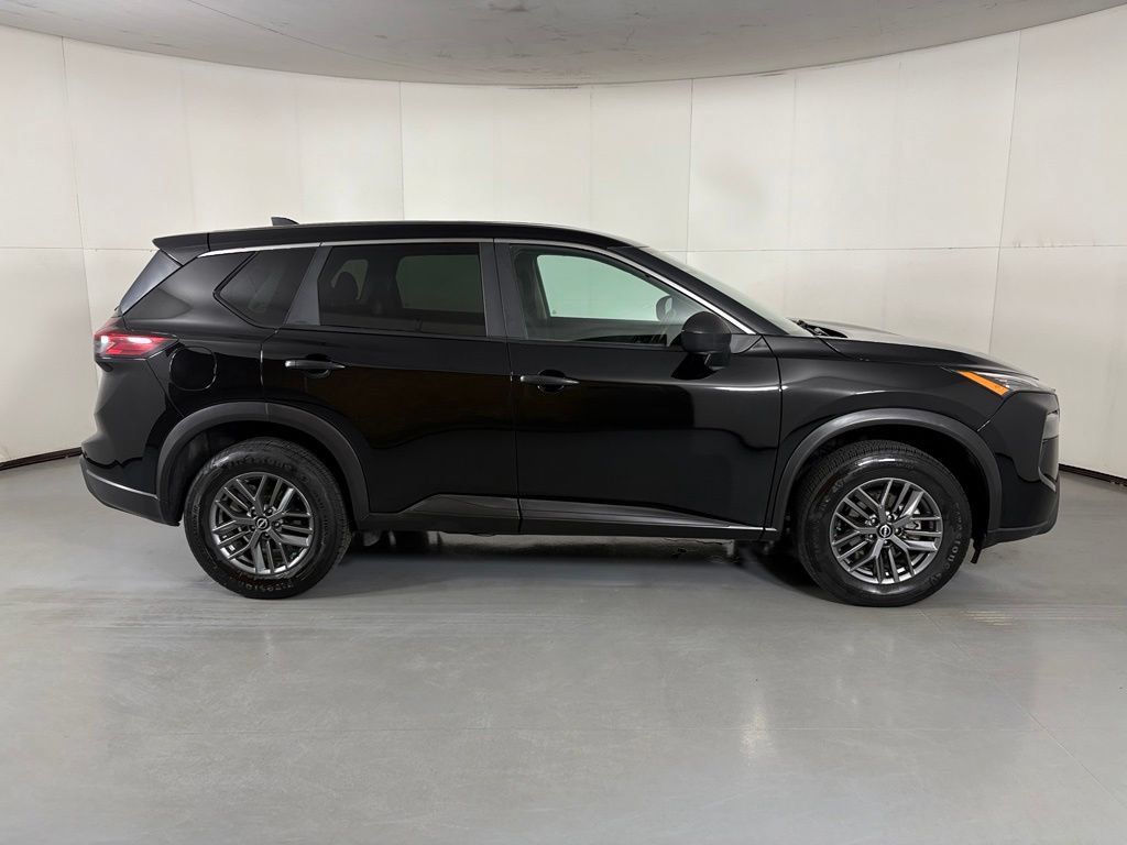 Used 2024 Nissan Rogue S FWD image 9
