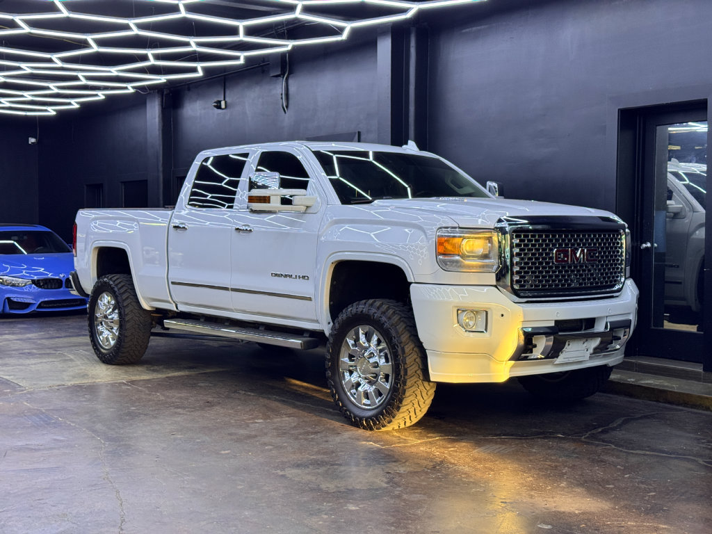 Used 2016 GMC Sierra 2500 Denali w/ Duramax Plus Package AWD/4WD image 14