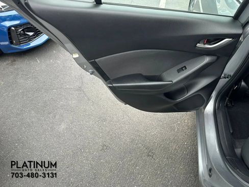 Used 2015 MAZDA MAZDA3 i SV FWD image 19