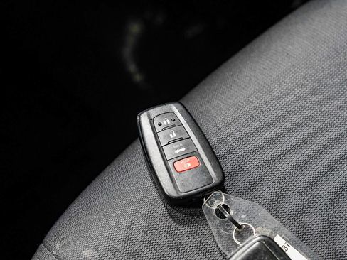 Certified 2021 Toyota Corolla LE FWD image 28