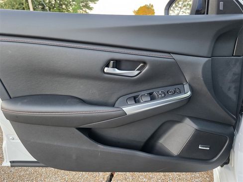 New 2025 Nissan Sentra SR w/ SR Premium Package image 14