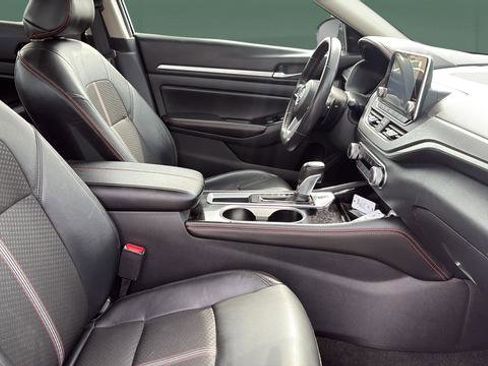 Used 2024 Nissan Altima 2.5 SR FWD image 24