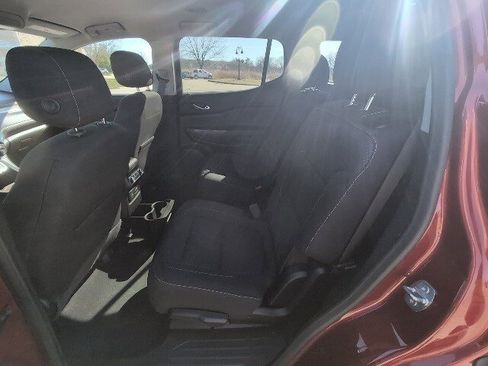 Used 2023 GMC Acadia SLE w/ Driver Convenience Package image 11