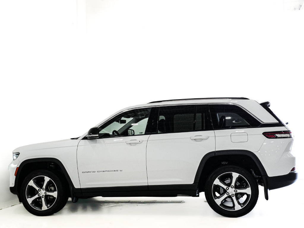 Used 2023 Jeep Grand Cherokee Limited w/ Luxury Tech Group II AWD/4WD image 5