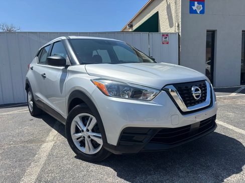 Used 2020 Nissan Kicks S FWD image 9
