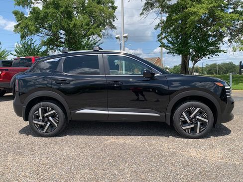 New 2026 Nissan Kicks SV w/ Cold Weather Package FWD image 2