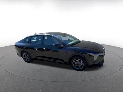 Used 2025 Kia K4 LXS image 2