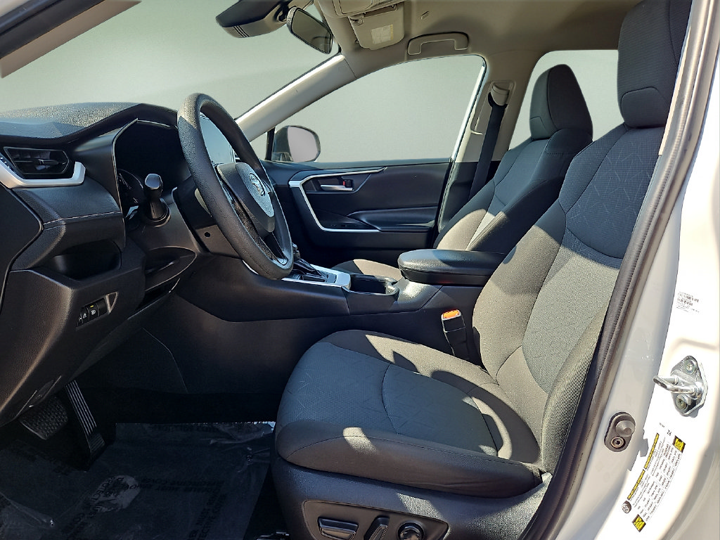 Used 2025 Toyota RAV4 XLE FWD image 17