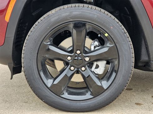 New 2025 Jeep Grand Cherokee Limited w/ Black Appearance Package image 10