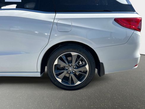 Used 2023 Honda Odyssey Elite image 11