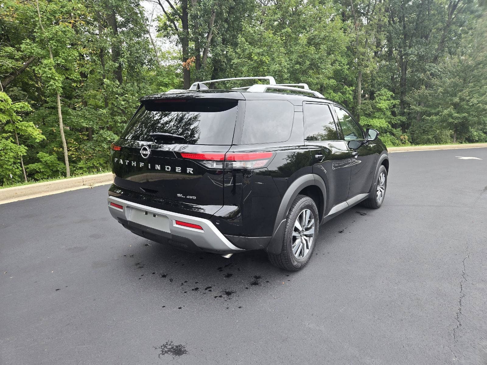 Used 2025 Nissan Pathfinder SL AWD/4WD image 3