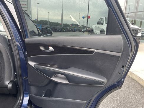 Used 2019 Kia Sorento FWD V6 image 22
