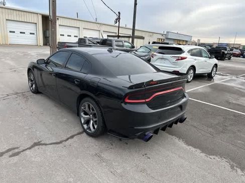 Used 2017 Dodge Charger R/T w/ Plus Group image 18