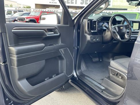 Used 2022 Chevrolet Silverado 1500 LT image 14