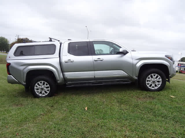 Used 2025 Toyota Tacoma SR5 AWD/4WD image 5