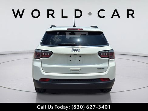 Used 2019 Jeep Compass Latitude FWD image 14