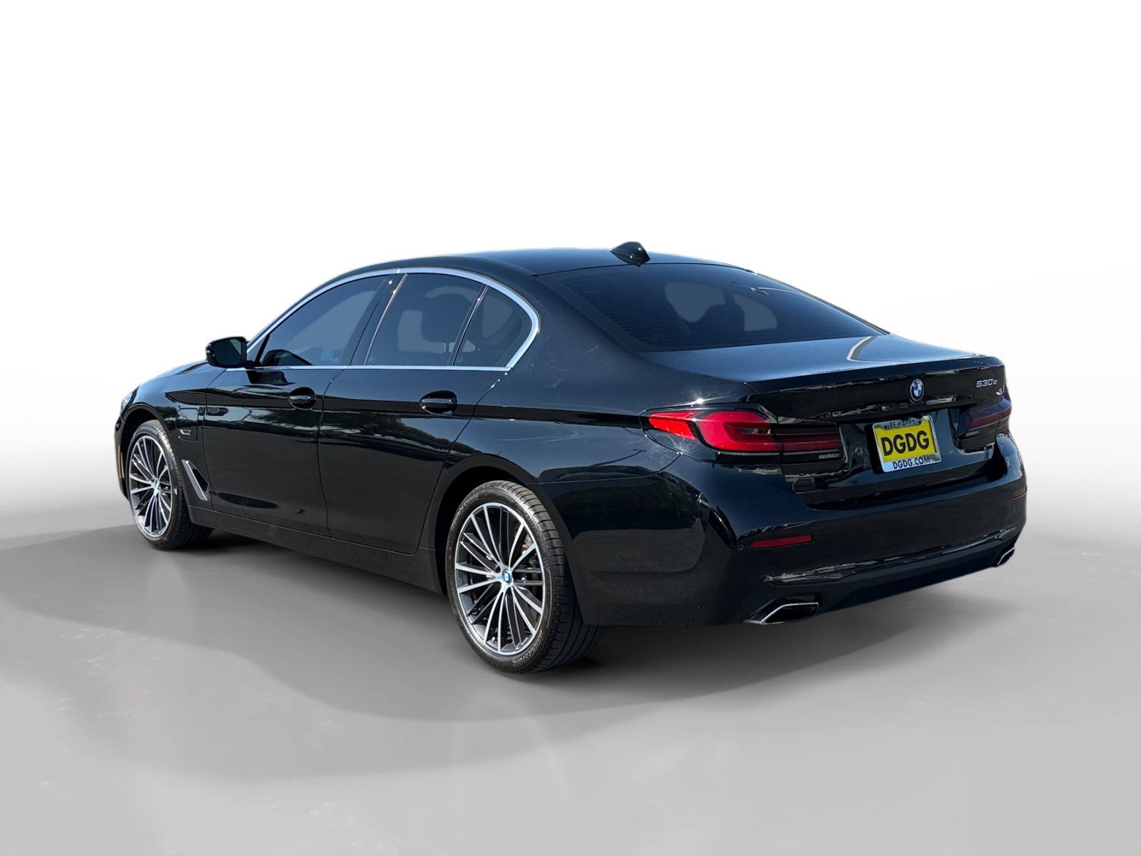 Used 2023 BMW 530e w/ Convenience Package RWD image 3