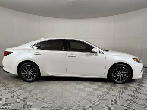 Used 2018 Lexus ES 350 350 w/ Luxury Package w/Wood Trim image 8