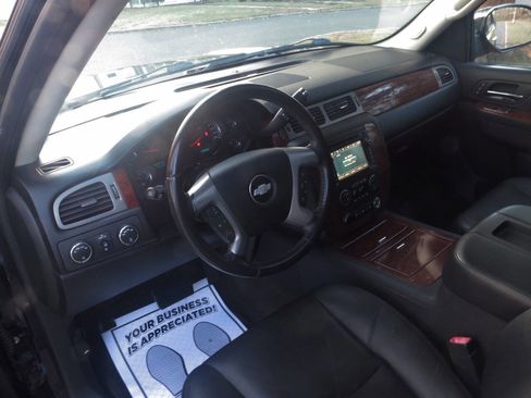 Used 2010 Chevrolet Suburban LTZ image 7