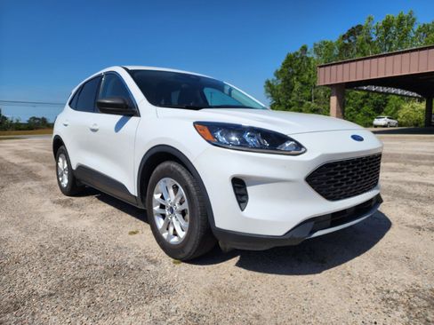 Used 2022 Ford Escape SE image 1