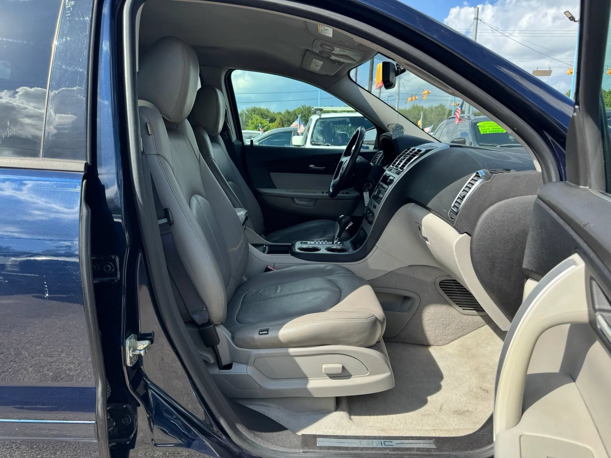 Used 2012 GMC Acadia SLE FWD image 13