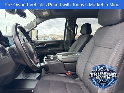 Used 2024 Chevrolet Silverado 2500 LT w/ Convenience Package image 10
