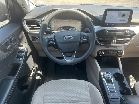Used 2022 Ford Escape SE FWD image 16