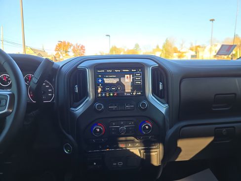 Used 2021 Chevrolet Silverado 1500 LT image 24