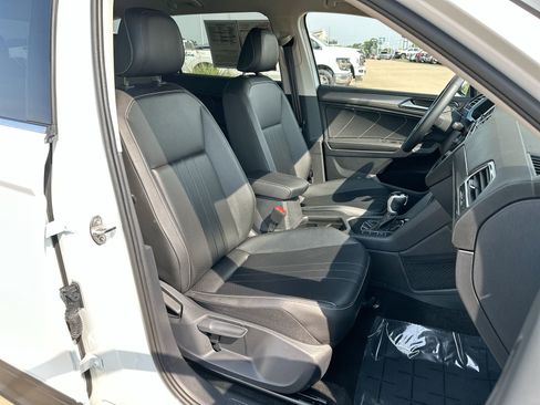 Used 2024 Volkswagen Tiguan SE image 24