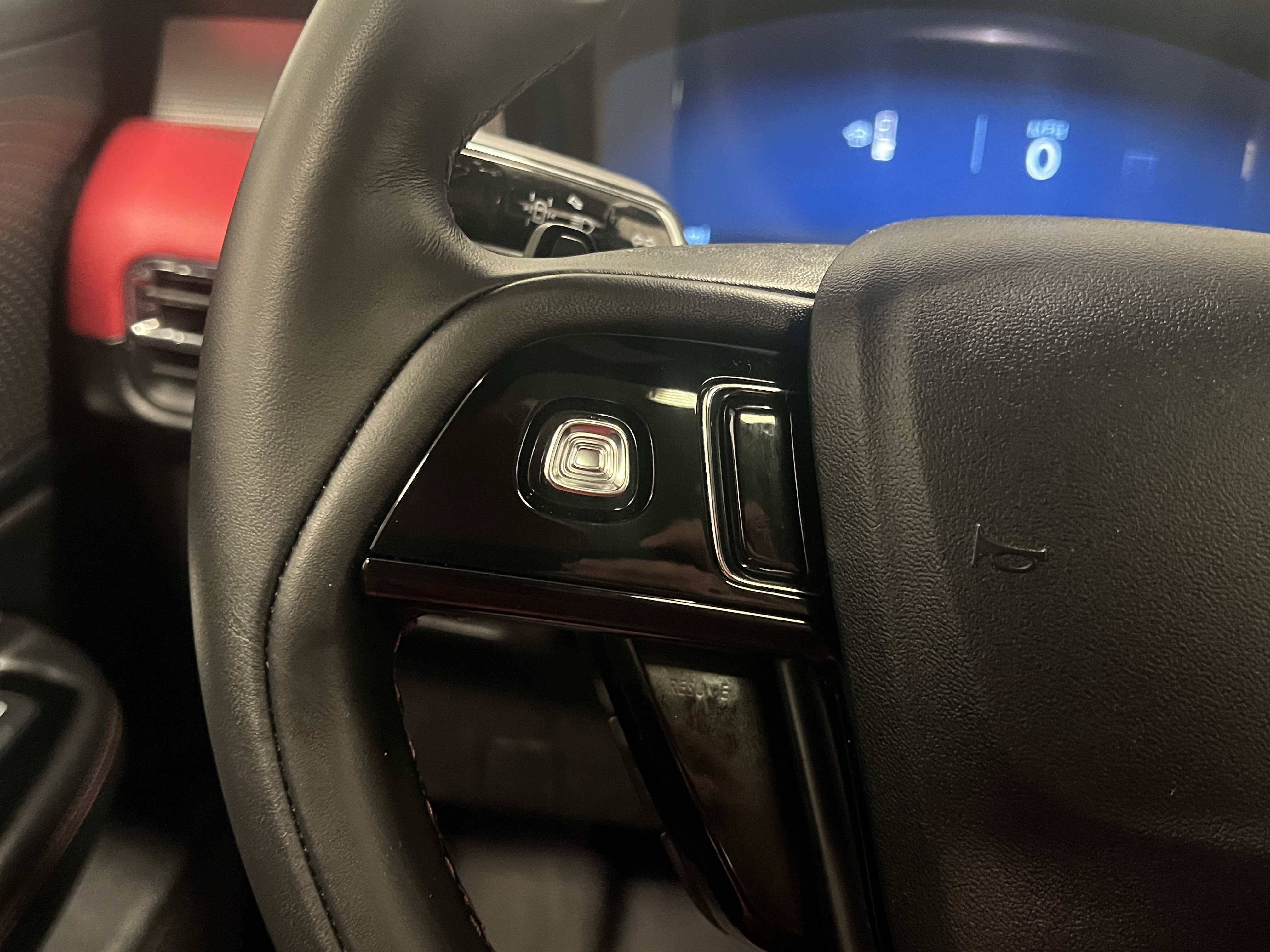 Used 2025 Lincoln Corsair Grand Touring AWD/4WD image 19