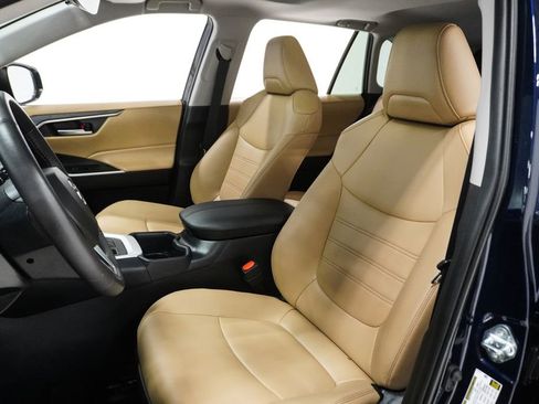 Used 2025 Toyota RAV4 XLE Premium image 10