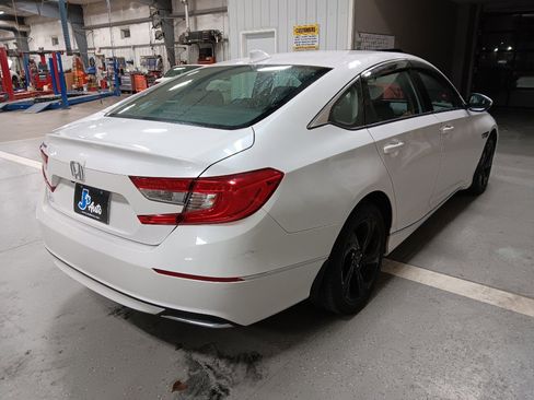 Used 2018 Honda Accord EX image 5