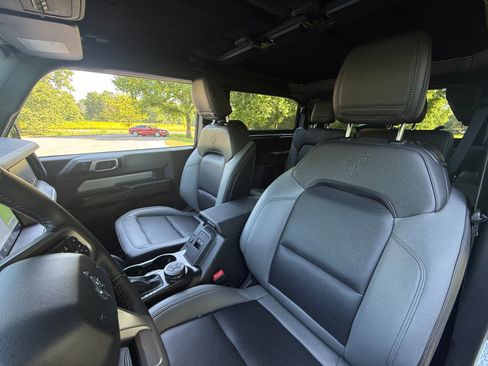 Used 2024 Ford Bronco Black Diamond image 15