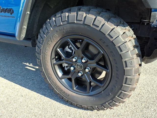 Used 2025 Jeep Gladiator Sport AWD/4WD image 4