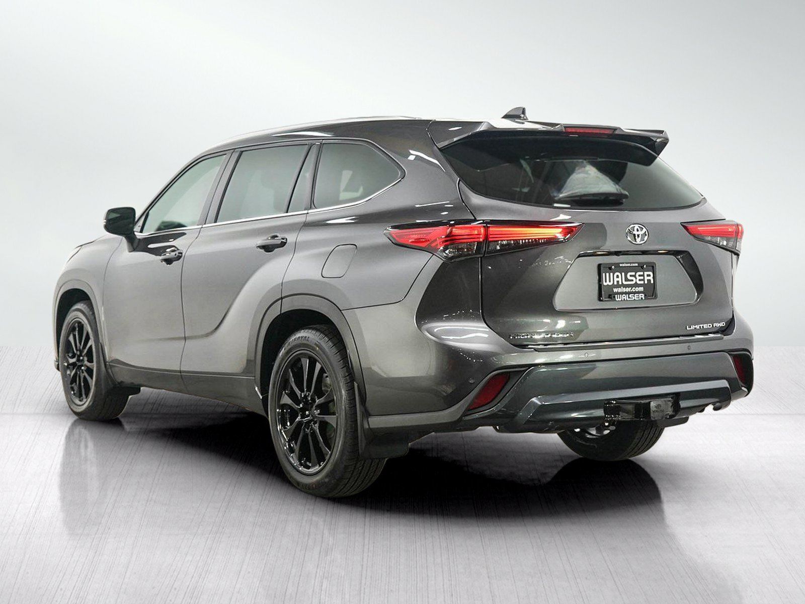 Used 2021 Toyota Highlander Limited AWD/4WD image 3