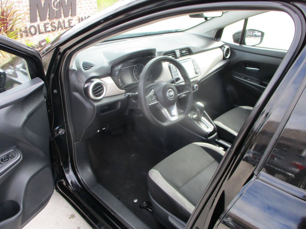 Used 2021 Nissan Versa SV FWD image 13