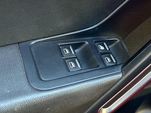 Used 2013 Volkswagen Beetle 2.5 image 12