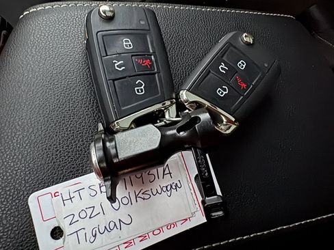 Used 2021 Volkswagen Tiguan SE R-Line image 32