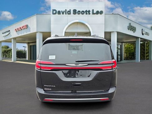 New 2026 Chrysler Pacifica Pinnacle image 7