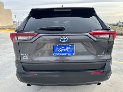 Used 2020 Toyota RAV4 LE image 4