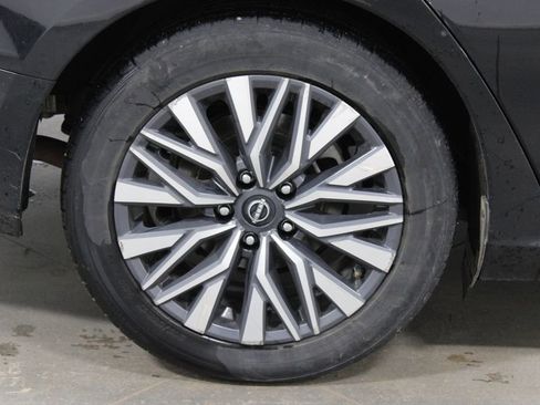 Used 2023 Nissan Altima 2.5 SV FWD image 12