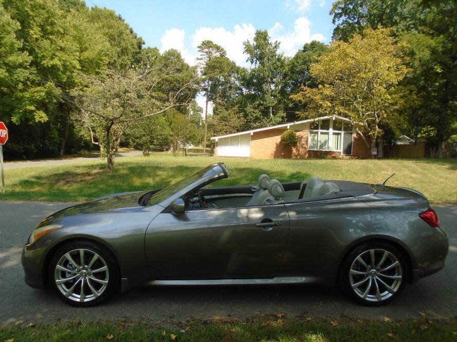 Used 2010 INFINITI G37 Convertible w/ Premium Pkg RWD image 8