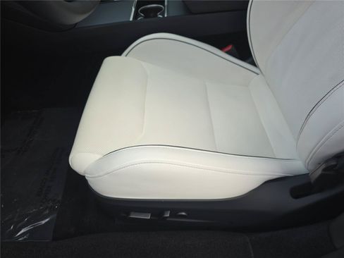 Used 2024 Tesla Model 3 Performance AWD/4WD image 17