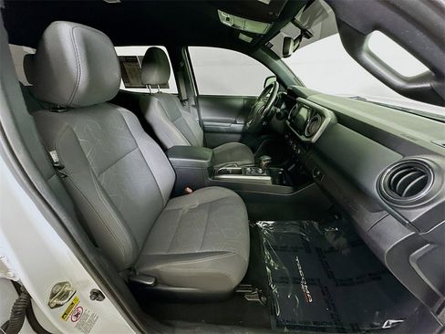 Used 2017 Toyota Tacoma TRD Sport w/ Tow Package image 11