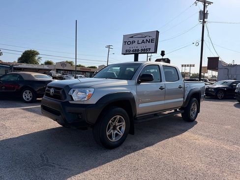 Used 2014 Toyota Tacoma PreRunner w/ Convenience Package RWD image 2